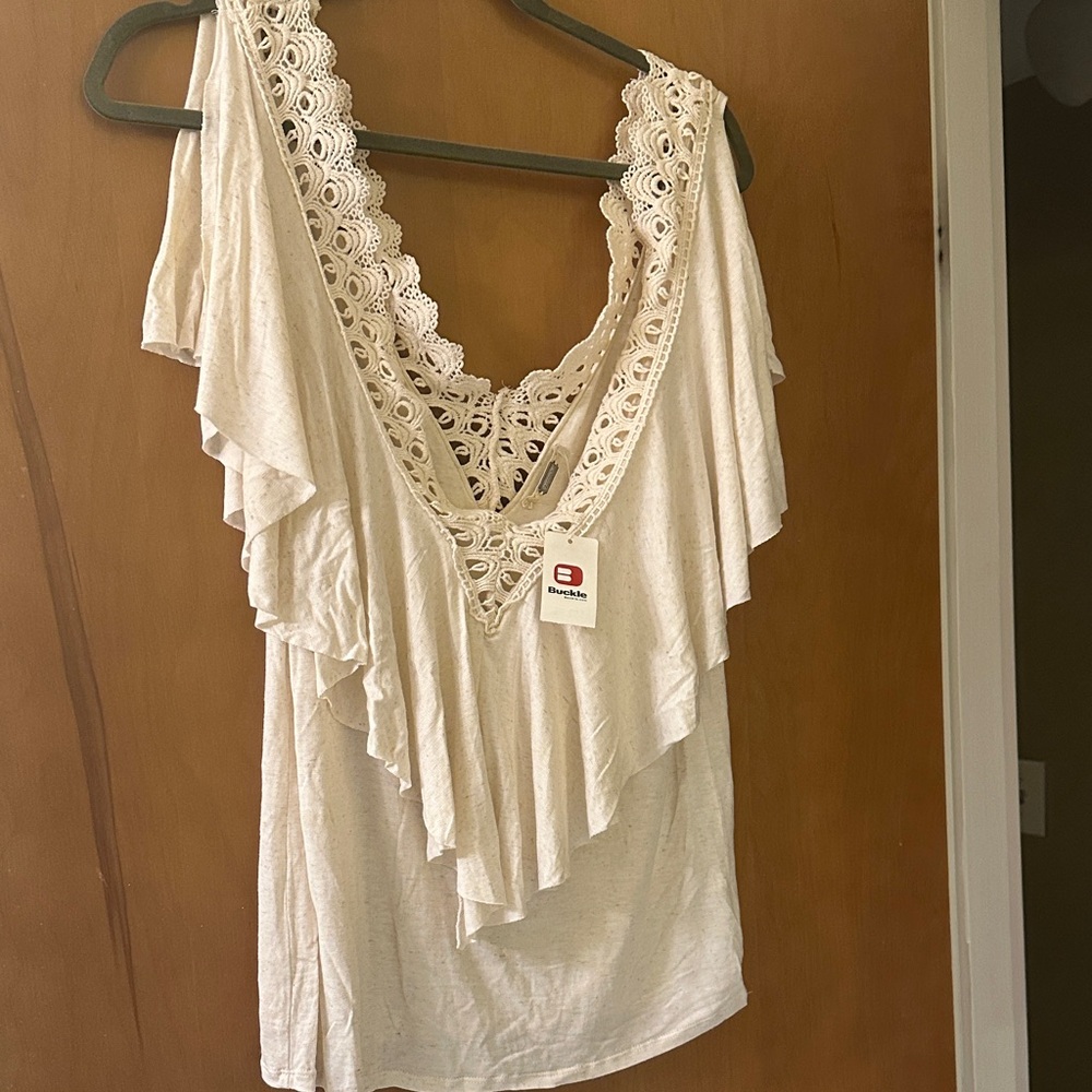 Gimmicks by BKE Cream Ruffle Lace Women's Blouse